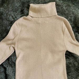 Express three-quarter sleeve turtleneck